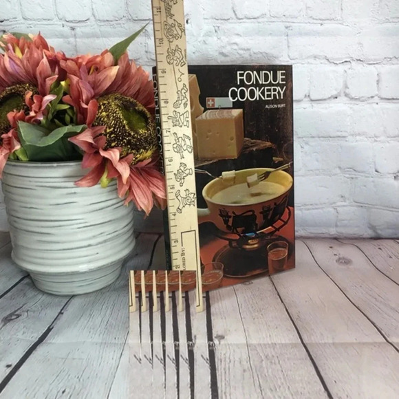 Vintage 1970 FONDUE COOKERY cookbook - Picture 2 of 10